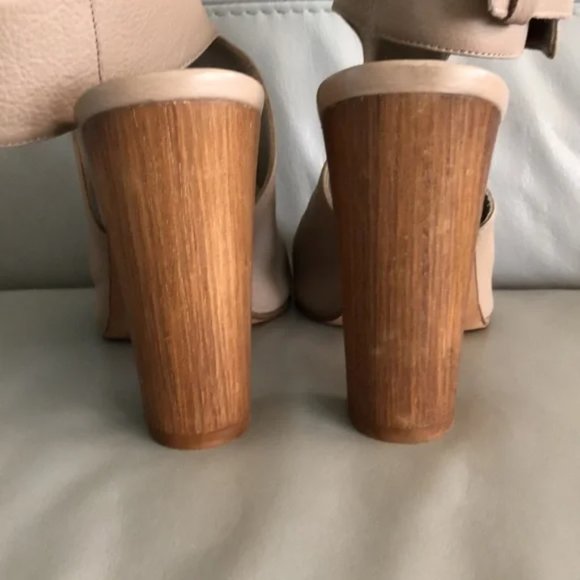 Vince Nude Leather Heels Sandals size 7 - Picture 4 of 8